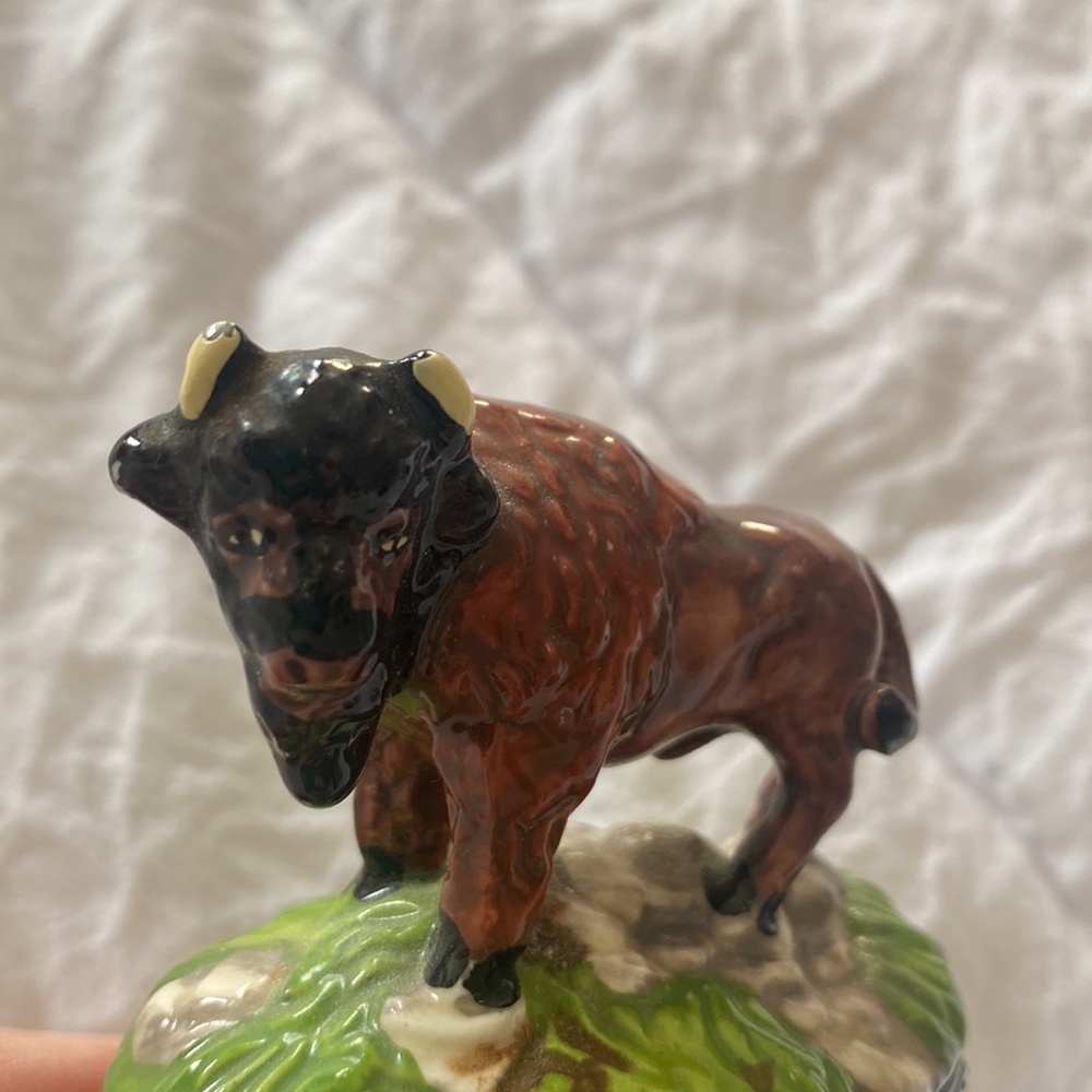 Hinged porcelain trinket box - buffalo - Picture 2 of 11